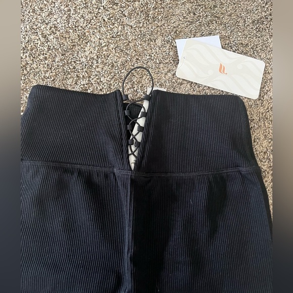 Fabletics Legging - High-Waisted Seamless Rib Legging - Picture 3 of 9